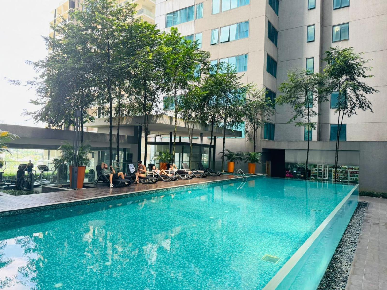 Summer Suites Klcc By Homestay Куала-Лумпур Екстер'єр фото