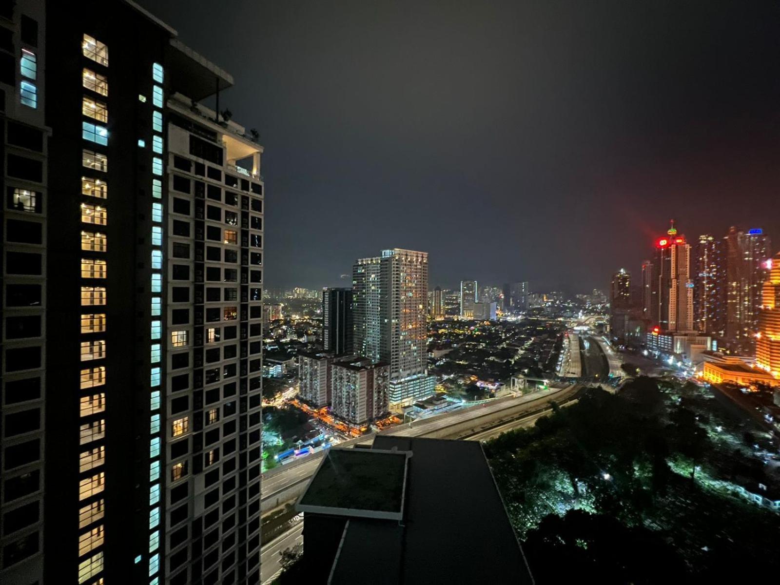 Summer Suites Klcc By Homestay Куала-Лумпур Екстер'єр фото