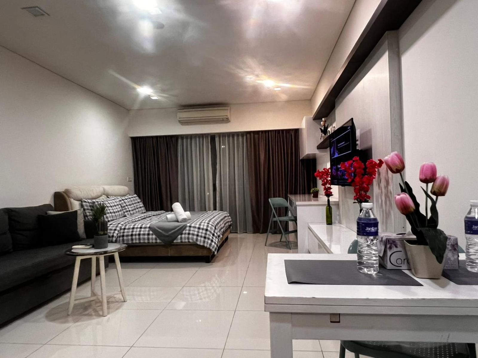 Summer Suites Klcc By Homestay Куала-Лумпур Екстер'єр фото