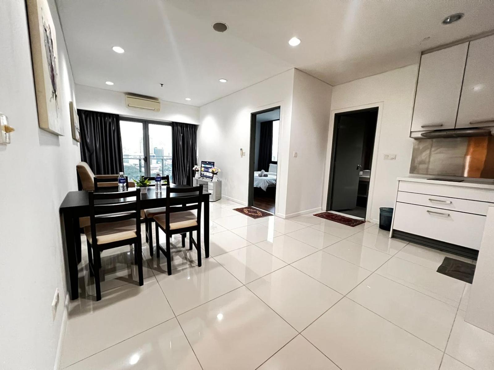 Summer Suites Klcc By Homestay Куала-Лумпур Екстер'єр фото