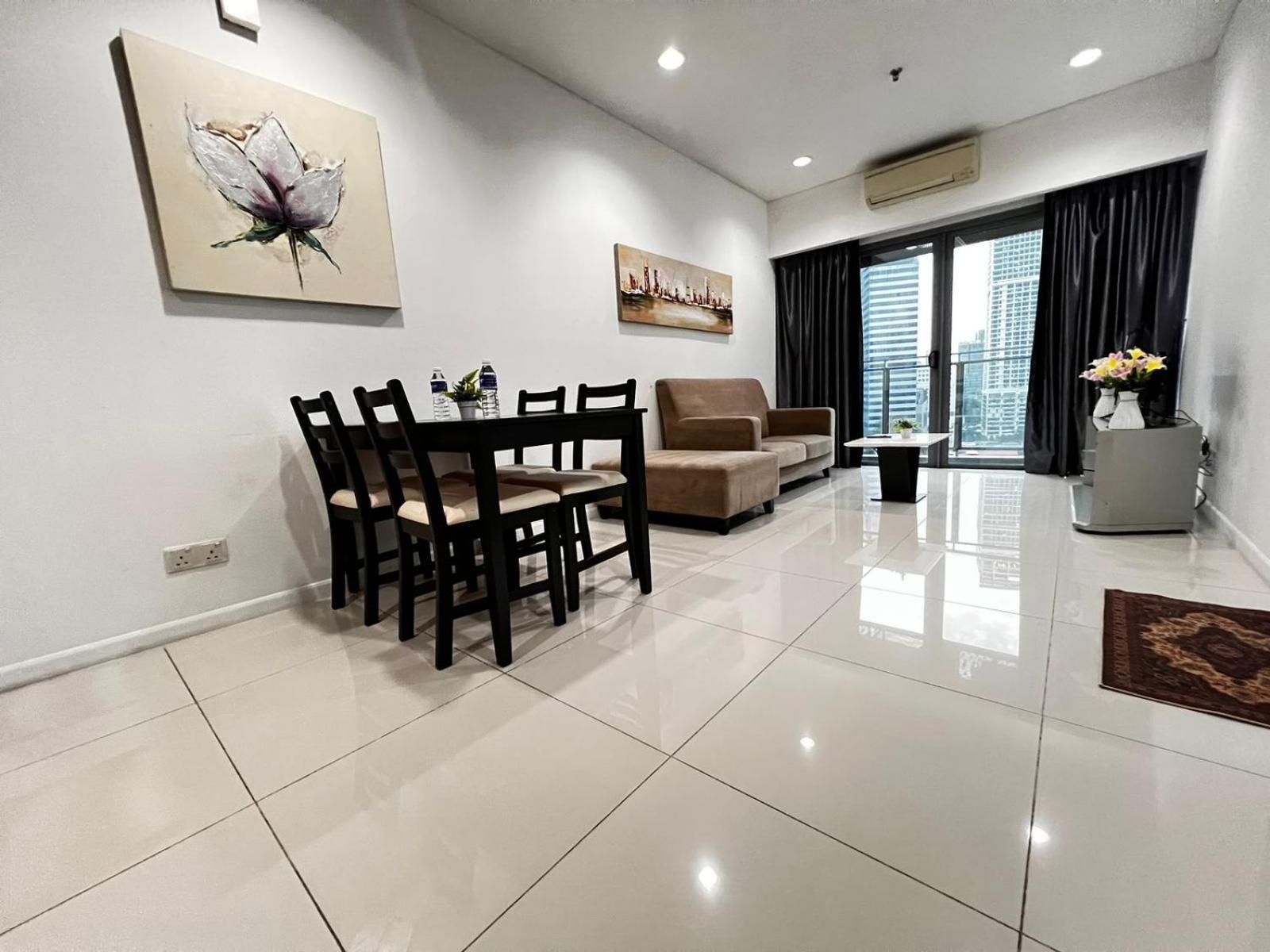 Summer Suites Klcc By Homestay Куала-Лумпур Екстер'єр фото
