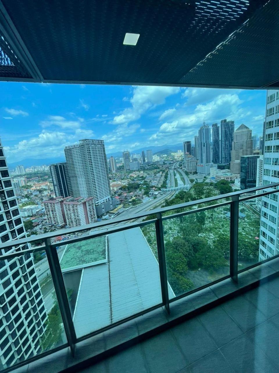 Summer Suites Klcc By Homestay Куала-Лумпур Екстер'єр фото